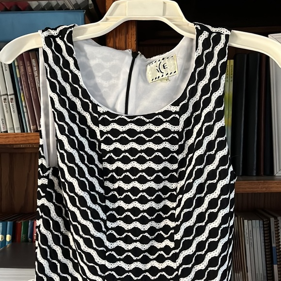 25$ - Picture 4 of 4